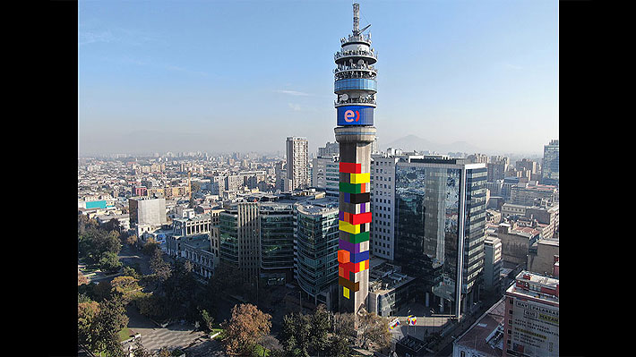 Emblemático edificio de Santiago se convertirá en un colorido juego en el marco del Festival Hecho en Casa