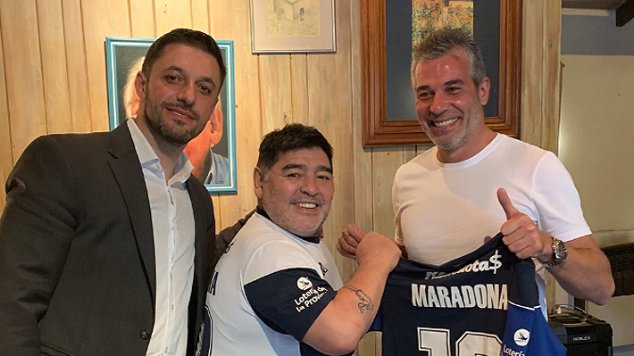 Las condiciones que exigió Maradona para asumir la banca del colista del fútbol argentino