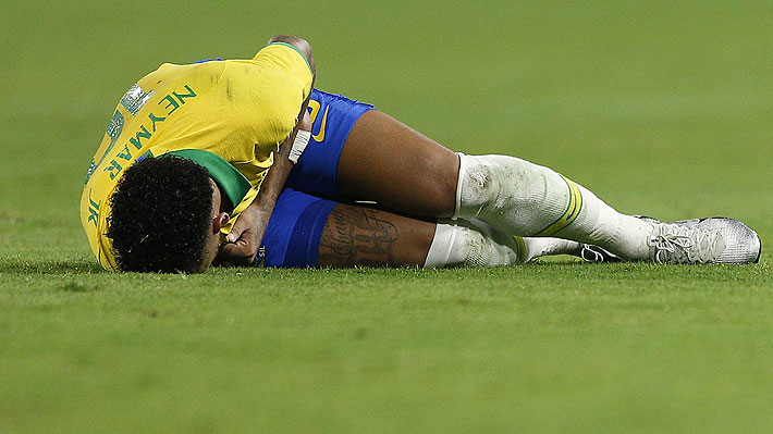 ¿Magnificó Neymar? La jugada que generó polémica en el Brasil-Colombia y por la que el "Scratch" pidió penal