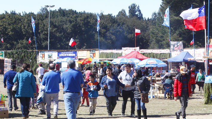 Radiografía de Fiestas Patrias: 70% de los chilenos viaja a casa de familiares o amigos y se gasta en promedio $200 mil