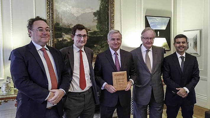 Chile recibe en Londres el premio al "Bono Verde del Año para América Latina" por revista GlobalCapital