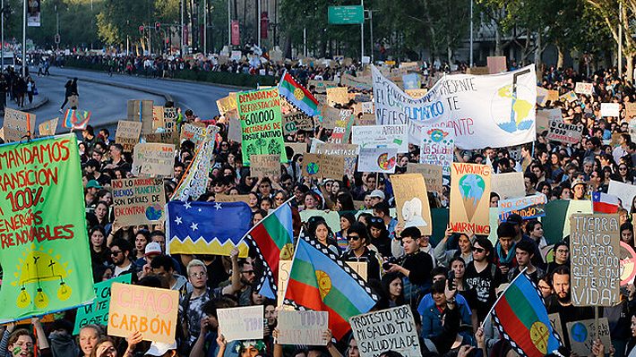 Fridays for Future Chile destaca masiva participación en marcha por el clima y condena ataques a la prensa