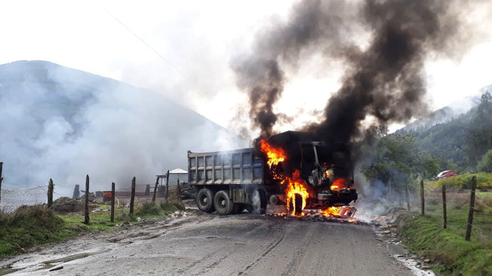 Fiscalía investiga quema de tres camiones y maquinaria en la Región del Biobío