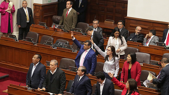 Congreso peruano desafía a Vizcarra: Desestima amenaza de cierre y rechaza discutir proyecto del Presidente