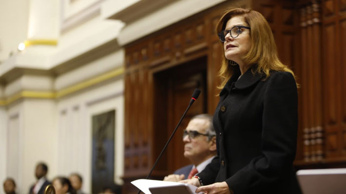 El giro de Mercedes Aráoz, la vicepresidenta y antigua aliada de Vizcarra que juró como jefa de Estado interina de Perú