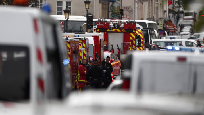 Ataque con arma blanca en sede de la policía de París deja al menos cuatro víctimas fatales