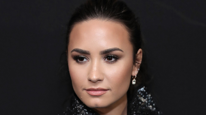 Demi Lovato lamenta la muerte de uno de sus amigos producto de una sobredosis: "La adicción no es una broma"