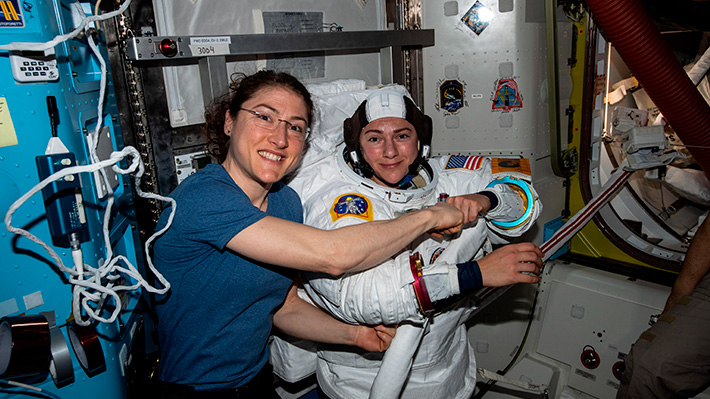 Culmina exitosamente primera caminata espacial de un equipo exclusivamente de mujeres: La misión duró más de siete horas