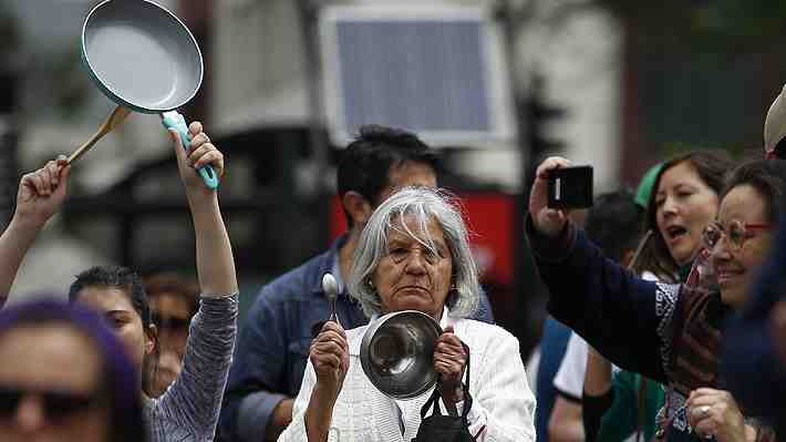 Crisis social y convivencia: Sociólogos analizan cómo afecta a los ciudadanos los hechos ocurridos en Chile