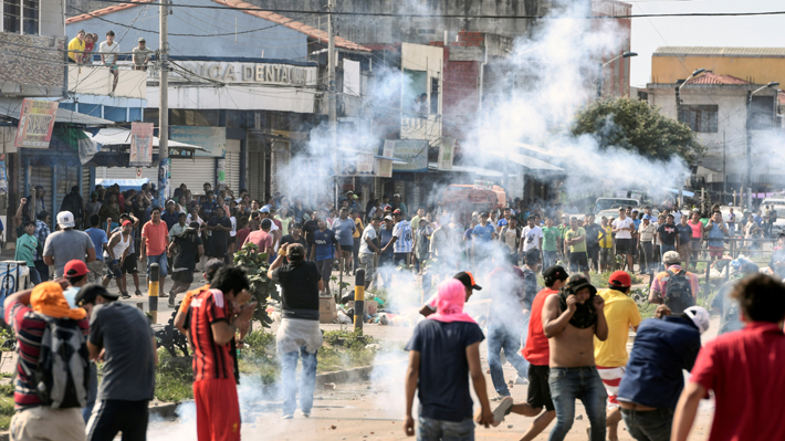Quemas, marchas y denuncias marcan la primera jornada del "paro nacional indefinido" en Bolivia tras las elecciones