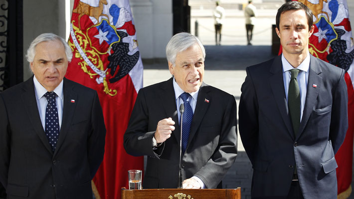 Piñera dice que trabajan en plan de "normalización" para terminar con toques de queda y levantar estados de emergencia