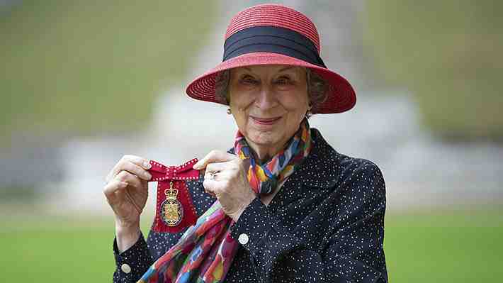 Margaret Atwood es galardonada con la Orden de Compañeros de Honor por sus servicios a la literatura