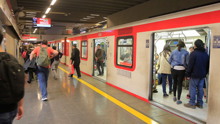 Revisa el plan de contingencia para el uso del Metro este domingo en Santiago