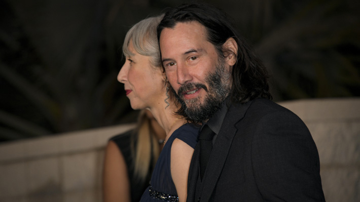 Fotos: Keanu Reeves sorprende al aparecer junto a su novia Alexandra Grant en una alfombra roja