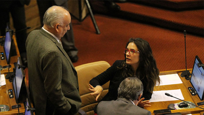 PC y FA responden a diputados que los llevarán al TC recordando a Neruda: "Jamás incitamos al odio"