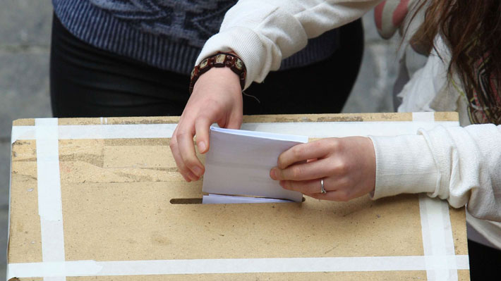 Crisis social también lleva a universitarios a suspender elecciones en la FEUC y la FECh