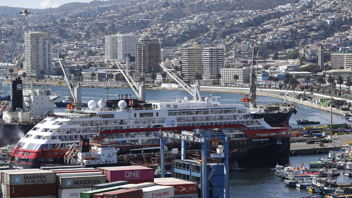 Cruceros de turismo empiezan a llegar a Valparaíso, pese a crisis social