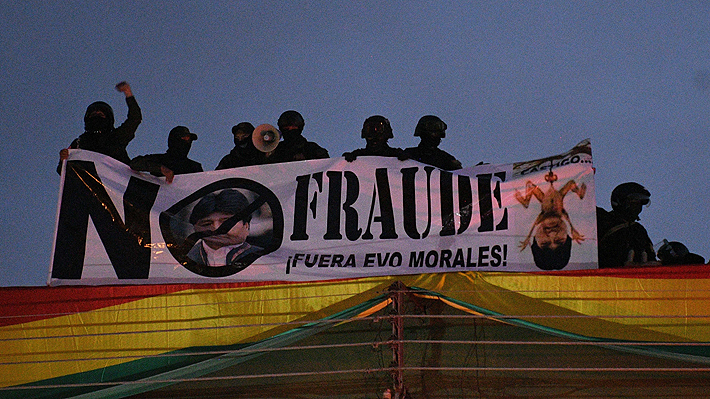 Motín policial pone en alerta a Bolivia: Evo Morales llamó a "defender la democracia" y acusó un intento de golpe de Estado