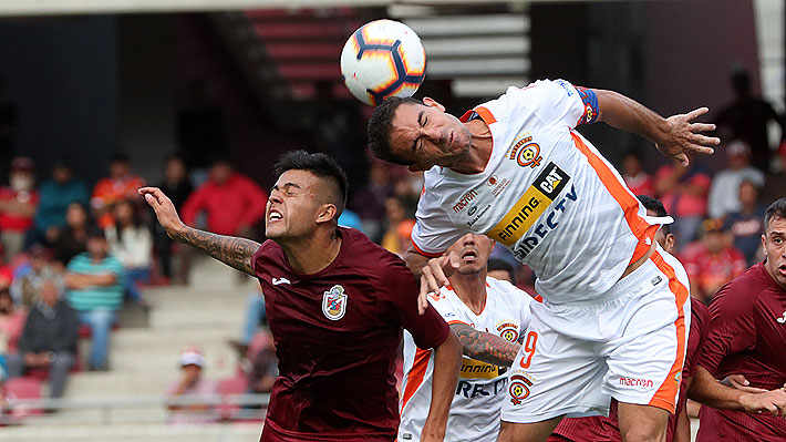 Dos partidos confirmados a "puertas cerradas" y jugadores criticando la reanudación: El fútbol chileno vive horas clave para el reinicio