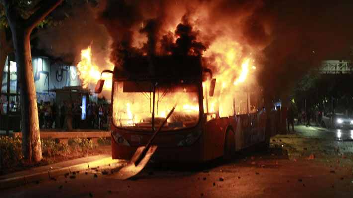 Intendencia metropolitana se querella contra quienes resulten responsables de la quema de 17 buses