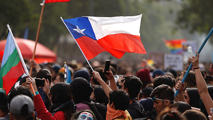 Vaivén anímico: Cómo la crisis social afectó las relaciones entre los chilenos estas últimas semanas