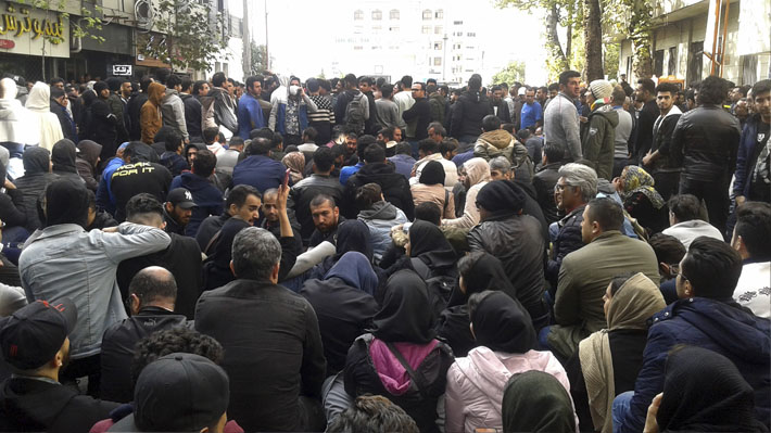 Gobierno iraní corta el acceso a internet tras protestas que iniciaron el viernes por subida del precio de gasolina