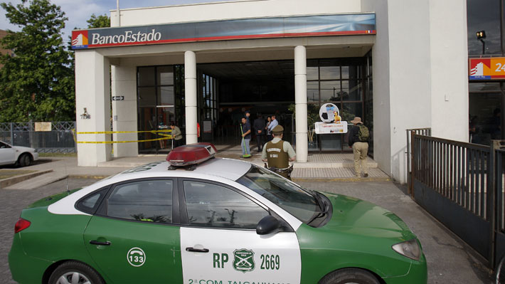 Ataques incendiarios a una comisaría de Carabineros y a dos sucursales bancarias se registraron esta madrugada