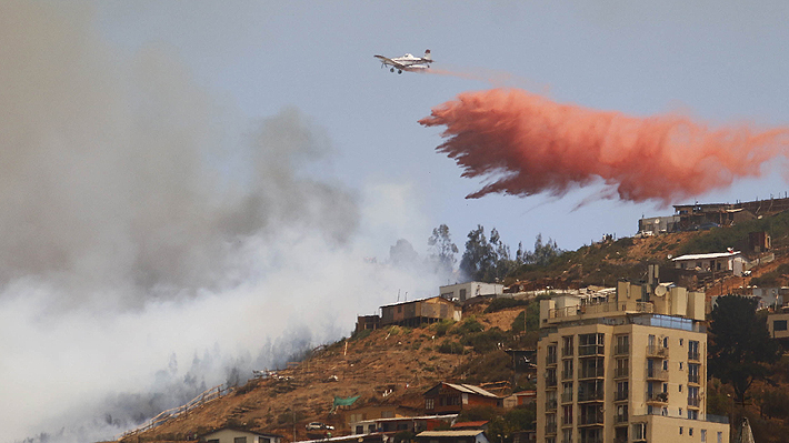 Incendio en Valparaíso: Cuatro viviendas resultan afectadas y Onemi ordena evacuación de cerros más comprometidos