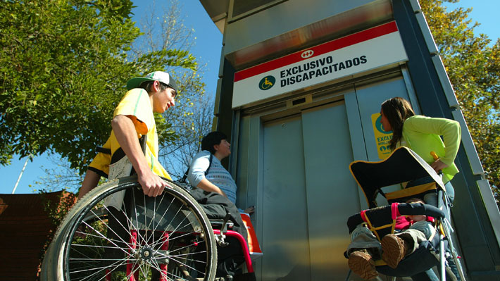 Cómo es el día a día de las personas con discapacidad en una ciudad afectada por los destrozos