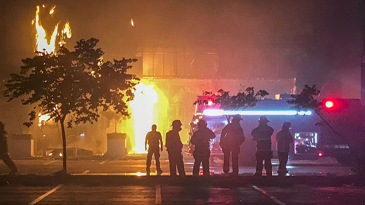 Mall Arauco de Quilicura tras ataque incendiario: "Hemos sido víctima de bandas organizadas de delincuentes"