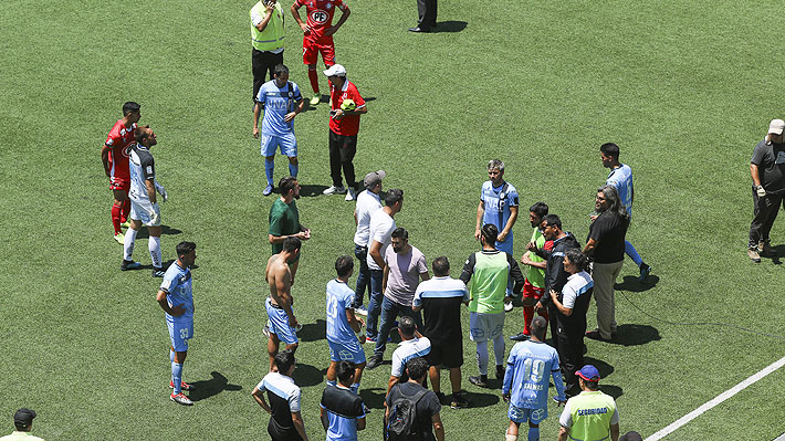 Manifestaciones, caos, tensión y desazón...  Así se vivió toda la lamentable jornada que tiene en jaque el futuro del fútbol chileno