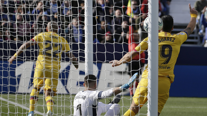 Fue revisado por el VAR: Mira el gol con el que Vidal le dio la victoria al Barcelona en la liga de España