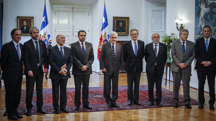 Poderes del Estado destacan reunión por la paz en La Moneda, pero líderes del Congreso dudan de proyecto sobre FF.AA.