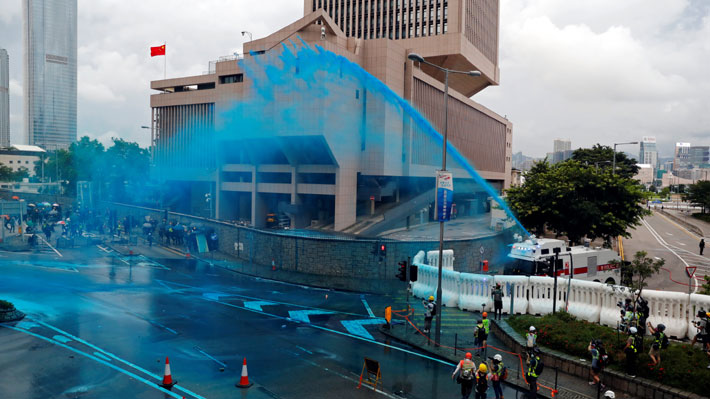 Líquido azul y balines "viscoelásticos": Los elementos usados por las policías en las protestas de Hong Kong y Cataluña