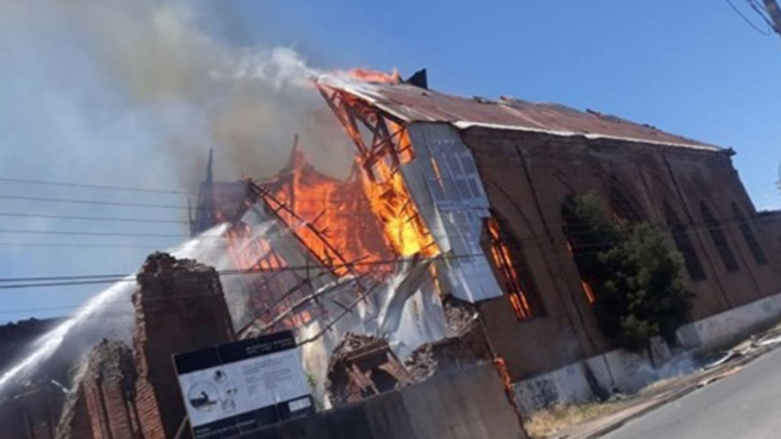 Incendio afecta histórica Iglesia San Francisco de Curicó y deja graves daños en su estructura