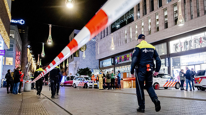 Ataque con arma blanca en La Haya deja varios heridos: Policía busca al autor