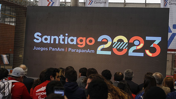 Renuncias, bajas de sueldo y tensiones... Los problemas que sacuden a la Corporación Santiago 2023
