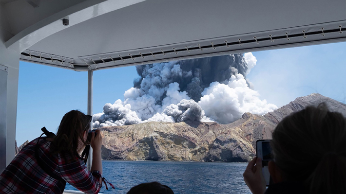 Confirman que son al menos cinco los muertos por erupción del volcán Whakaari en Nueva Zelandia