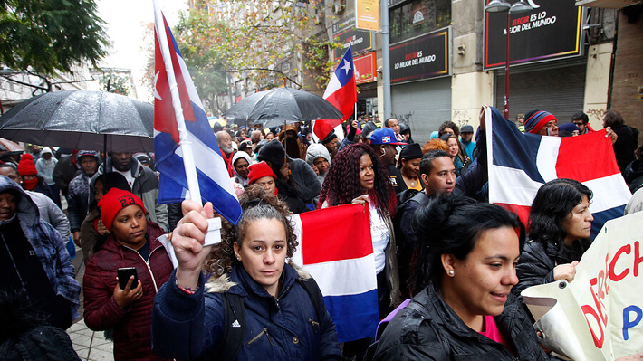 La mayoría de los inmigrantes afirman sentirse incluidos y califican de amistosa su relación con los chilenos
