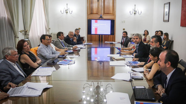 Consejo para reformar Carabineros sostiene primera reunión en La Moneda: Es integrado por ex ministros y director de INDH