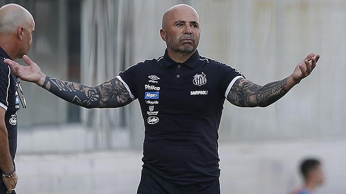 Sigue la polémica de Jorge Sampaoli: El DT demandó al Santos para destrabar su salida del club