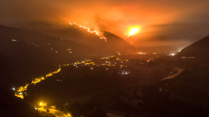 Onemi cambia alerta amarilla por roja en San José del Maipo: Incendio forestal ha consumido 379 hectáreas