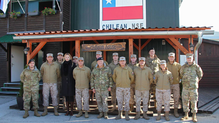 Presidente Piñera pide extender por un año más la presencia de tropas chilenas en Bosnia y Herzegovina