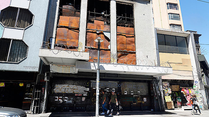 Encuentran dos cuerpos en tienda de retail en Valparaíso que había sido saqueada y quemada durante estallido social