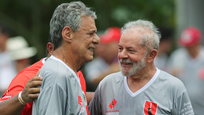 Lula da Silva celebra su libertad disputando un partido de fútbol con sus principales aliados
