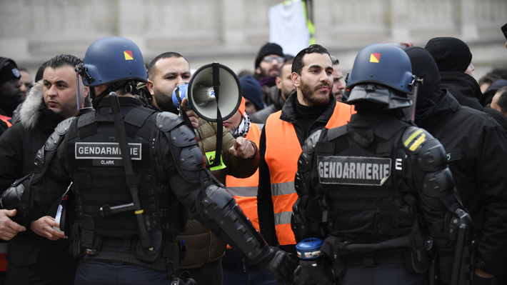 Trabajadores ferroviarios bloquean el metro de París y obligan a cerrar una de las dos líneas que se mantenían operativas