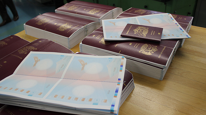 ¿Puede un pasaporte en mal estado generar problemas en los aeropuertos? Experiencia de británica dejó dudas al respecto