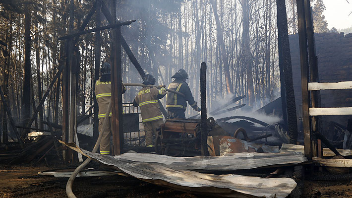 Incendio en San Javier: Dos casas y una bodega han sido afectadas y van más de 60 hectáreas consumidas