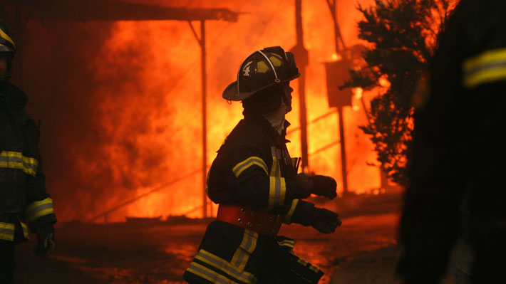 Chile inicia 2020 con seis incendios forestales activos, 18 controlados y uno extinguido