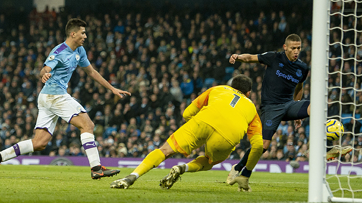 Bravo volvi&oacute; a ser titular y tuvo una agridulce jornada en victoria del City por Premier League